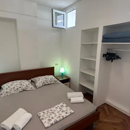 Trpimira Street Apartman *