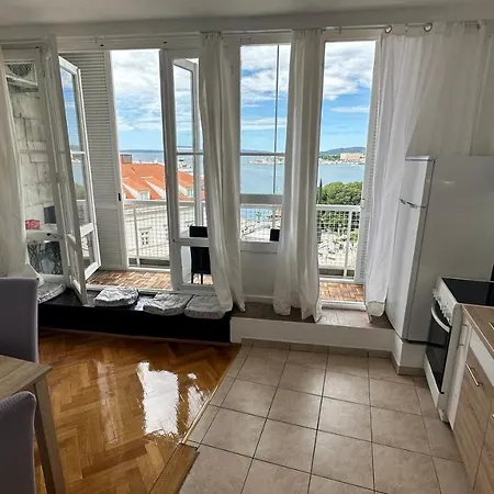 Trpimira Street Апартаменты