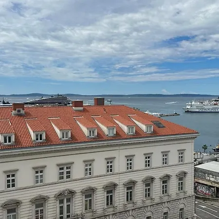 Апартаменты Trpimira Street Сплит